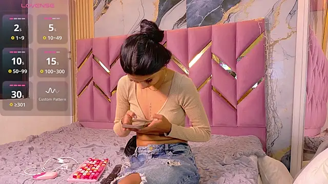 Snapshot of daddyissuesss_ chatting on 10.04.25 daddyissuesss online show from 10.04.25