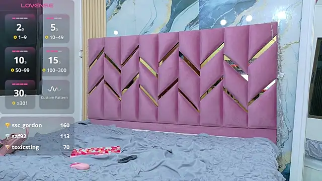 Snapshot of daddyissuesss_ chatting on 10.08.25 daddyissuesss online show from 10.08.25