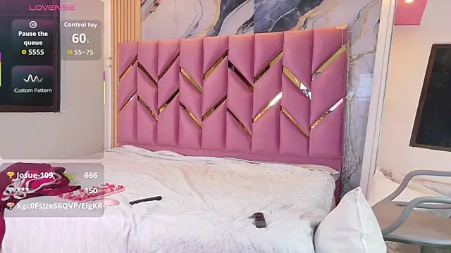 Snapshot of daddyissuesss_ chatting on 10.15.25 daddyissuesss online show from 10.15.25