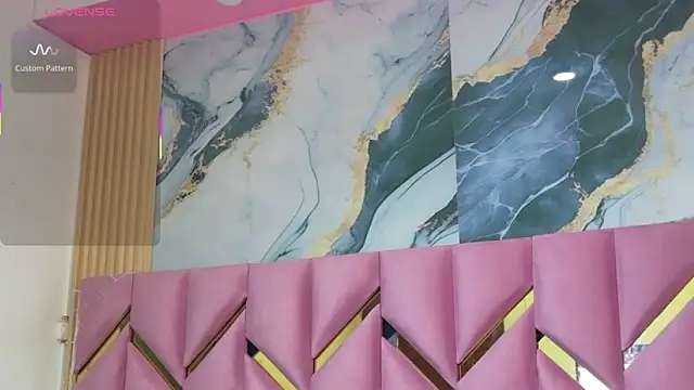 Snapshot of daddyissuesss_ chatting on 10.30.25 daddyissuesss online show from 10.30.25