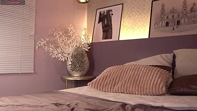 ElleDiane online show from 01.08.25