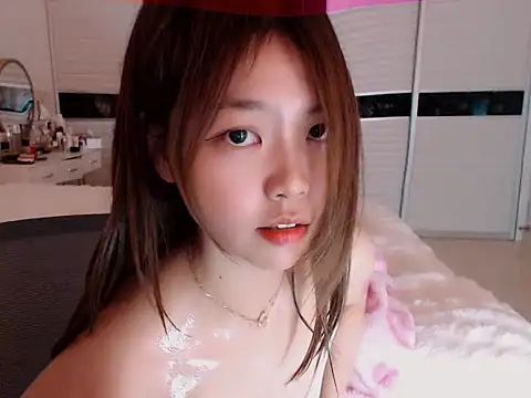 -Lucky Girl online show from 12.17.24