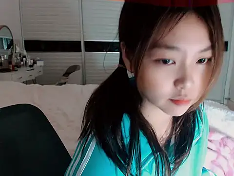 -Lucky Girl online show from 12.17.24