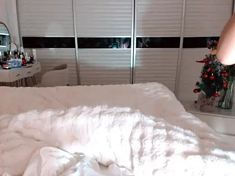 -Lucky Girl online show from 12.23.24