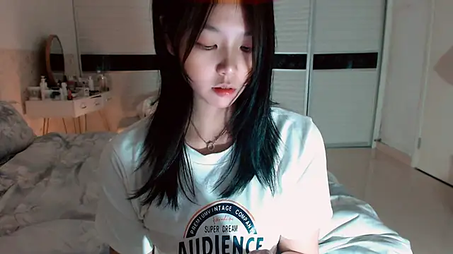 -Lucky Girl online show from 11.04.25