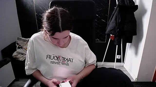 littleviki7 online show from 11.24.25