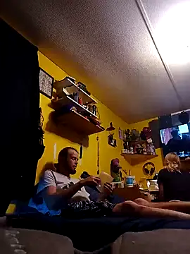 Snapshot of AutumnLights420 chatting on 10.24.25 AutumnLights420 online show from 10.24.25