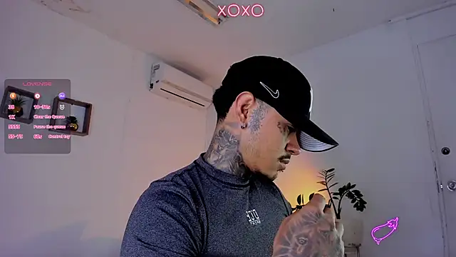 Snapshot of JordanSmiith_ chatting on 02.05.25 JordanSmiith  online show from 02.05.25