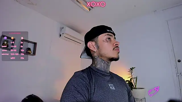 Snapshot of JordanSmiith_ chatting on 02.11.25 JordanSmiith  online show from 02.11.25