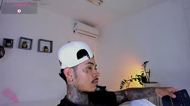 Snapshot of JordanSmiith_ chatting on 02.12.25 JordanSmiith  online show from 02.12.25