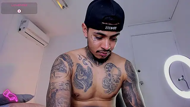 Snapshot of JordanSmiith_ chatting on 02.13.25 JordanSmiith  online show from 02.13.25