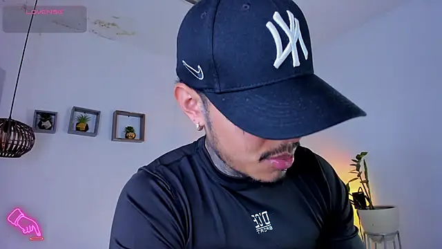 Snapshot of JordanSmiith_ chatting on 02.15.25 JordanSmiith  online show from 02.15.25