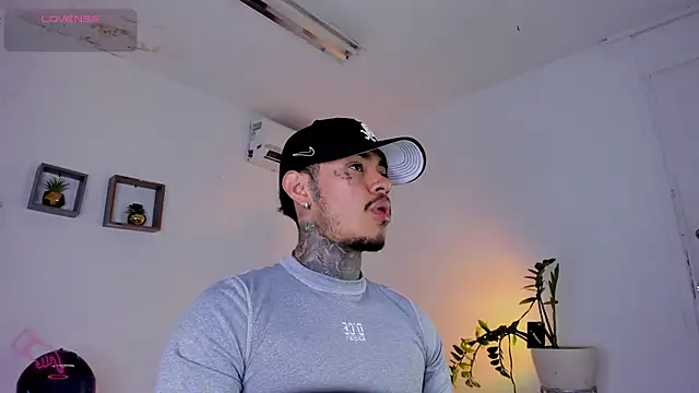 Snapshot of JordanSmiith_ chatting on 02.17.25 JordanSmiith  online show from 02.17.25