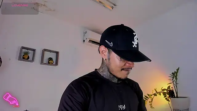 Snapshot of JordanSmiith_ chatting on 02.21.25 JordanSmiith  online show from 02.21.25