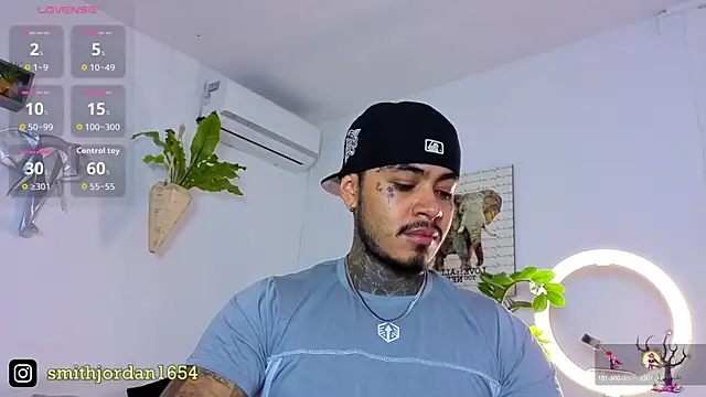 Snapshot of JordanSmiith_ chatting on 10.10.25 JordanSmiith  online show from 10.10.25