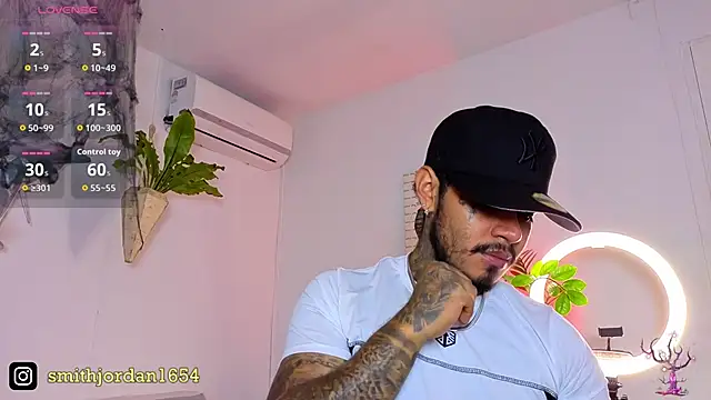 Snapshot of JordanSmiith_ chatting on 10.28.25 JordanSmiith  online show from 10.28.25