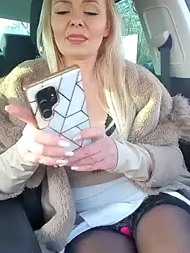 Snapshot of GjuliaX chatting on 02.09.25 GjuliaX online show from 02.09.25