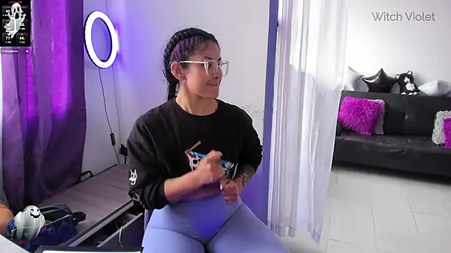 Snapshot of witchviolet chatting on 12.21.24 witchviolet online show from 12.21.24