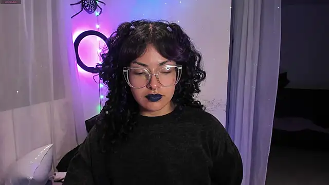 Snapshot of witchviolet chatting on 12.30.24 witchviolet online show from 12.30.24