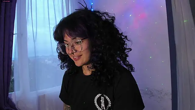 Snapshot of witchviolet chatting on 01.03.25 witchviolet online show from 01.03.25