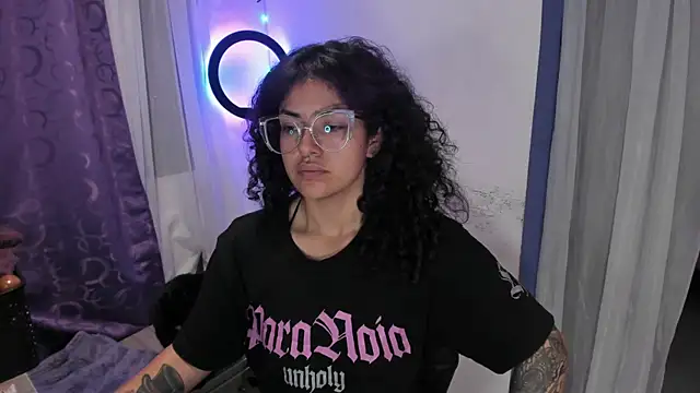 Snapshot of witchviolet chatting on 01.05.25 witchviolet online show from 01.05.25