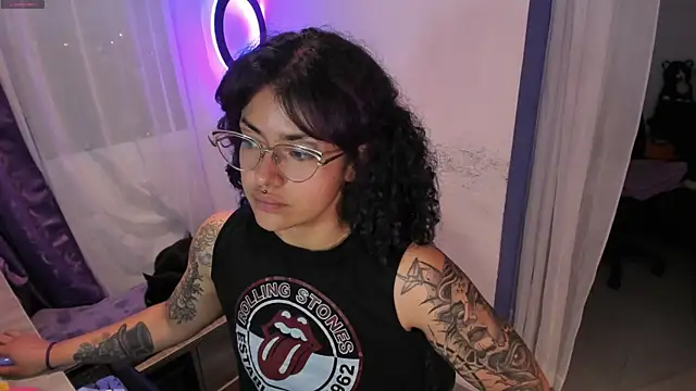 Snapshot of witchviolet chatting on 01.09.25 witchviolet online show from 01.09.25