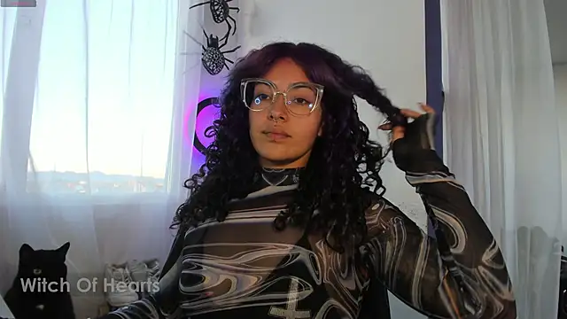 Snapshot of witchviolet chatting on 01.21.25 witchviolet online show from 01.21.25