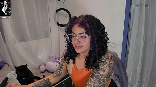 Snapshot of witchviolet chatting on 01.31.25 witchviolet online show from 01.31.25