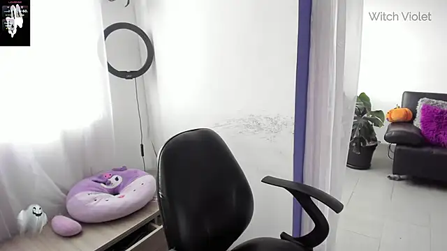 Snapshot of witchviolet chatting on 02.03.25 witchviolet online show from 02.03.25