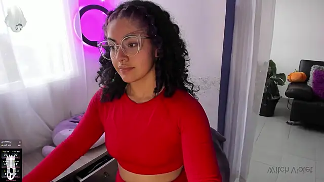 Snapshot of witchviolet chatting on 02.03.25 witchviolet online show from 02.03.25