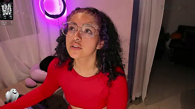 Snapshot of witchviolet chatting on 02.04.25 witchviolet online show from 02.04.25