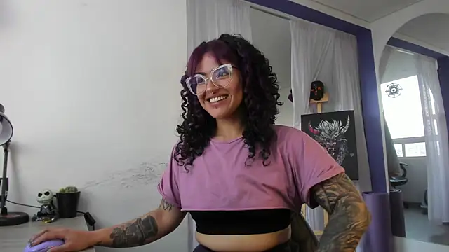 Snapshot of witchviolet chatting on 03.03.25 witchviolet online show from 03.03.25