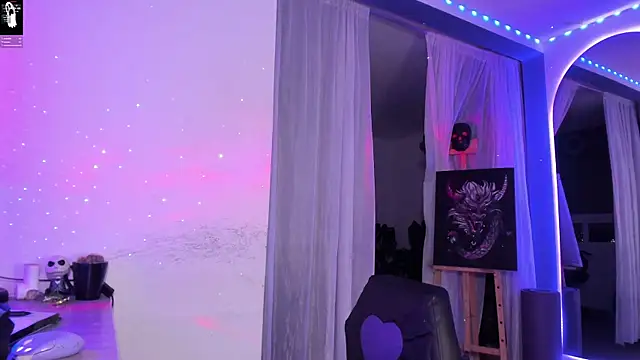 Snapshot of witchviolet chatting on 03.04.25 witchviolet online show from 03.04.25