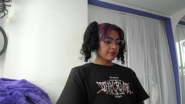 Snapshot of witchviolet chatting on 03.17.25 witchviolet online show from 03.17.25