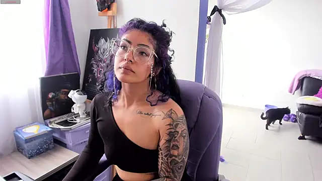 Snapshot of witchviolet chatting on 09.09.25 witchviolet online show from 09.09.25