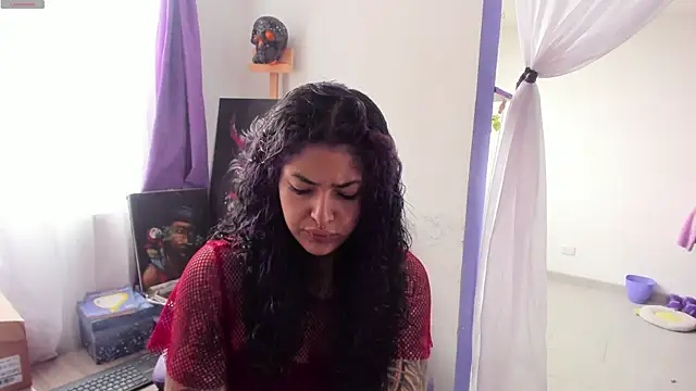 Snapshot of witchviolet chatting on 09.11.25 witchviolet online show from 09.11.25