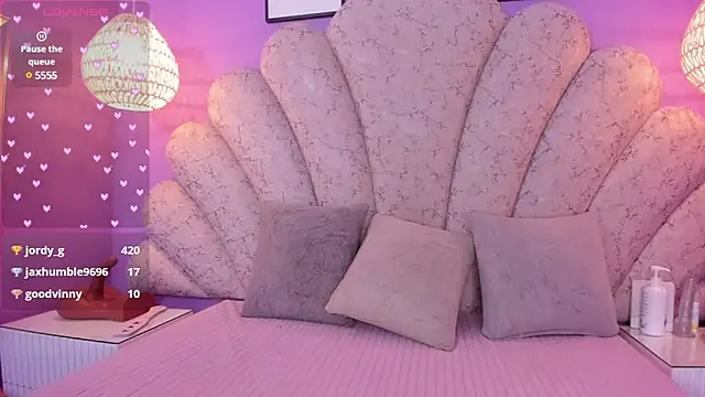 chloe watson  online show from 12.11.24