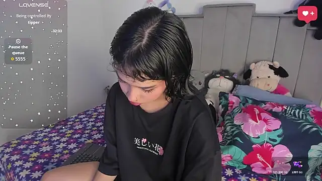 Snapshot of chloe_watson_ chatting on 06.23.26 chloe watson online show from 06.23.26