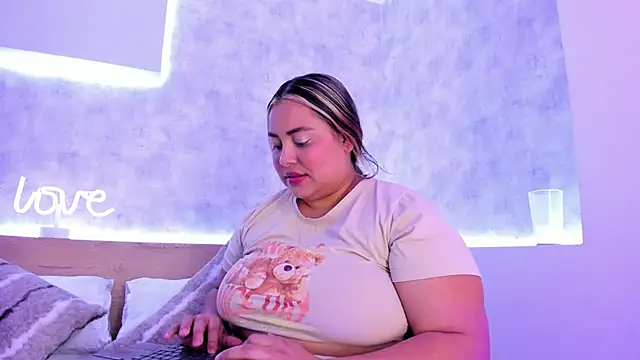 Snapshot of tatijara chatting on 01.15.25 tatijara online show from 01.15.25