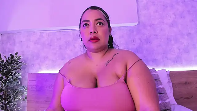 Snapshot of tatijara chatting on 03.15.25 tatijara online show from 03.15.25
