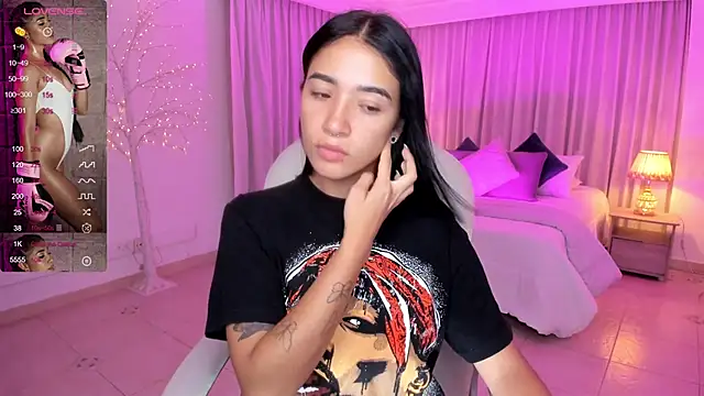 Snapshot of Antonella_Grayy chatting on 01.20.25 Antonella Grayy online show from 01.20.25