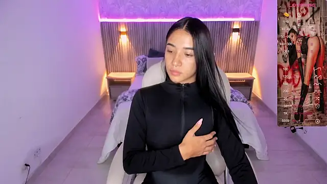 Snapshot of Antonella_Grayy chatting on 02.18.25 Antonella Grayy online show from 02.18.25