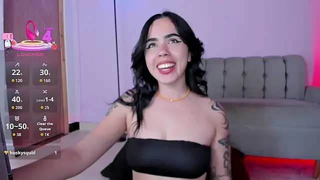 Snapshot of zoe6x chatting on 10.28.25 zoe6x online show from 10.28.25