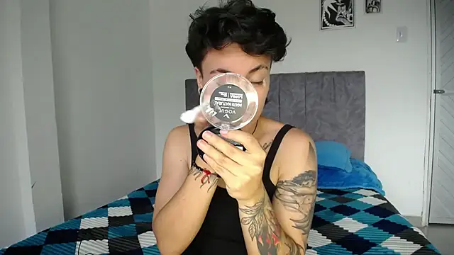 Snapshot of linda_33 chatting on 01.31.26 linda 33 online show from 01.31.26