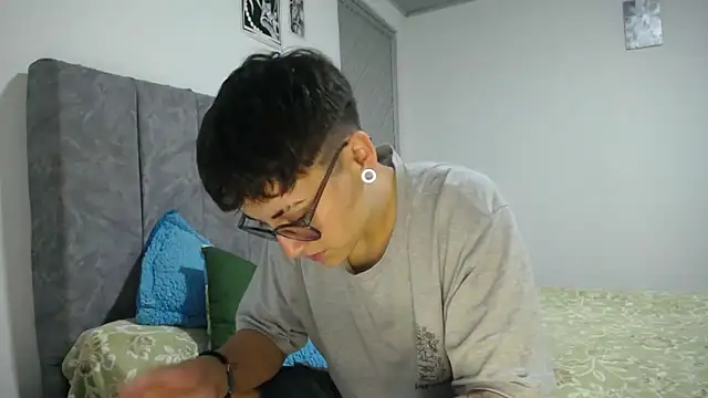 Snapshot of linda_33 chatting on 02.20.26 linda 33 online show from 02.20.26