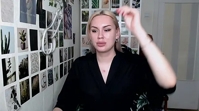 Snapshot of CapriScorpion chatting on 11.03.25 CapriScorpion online show from 11.03.25