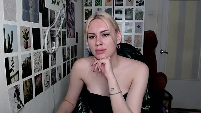 Snapshot of CapriScorpion chatting on 11.05.25 CapriScorpion online show from 11.05.25