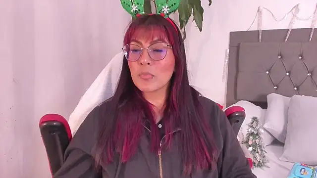 evelynjohnsoon online show from 12.14.24