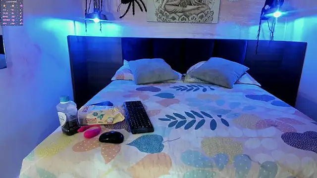 AnneDixie online show from 11.04.25