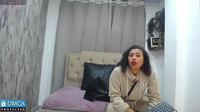 Snapshot of CarolRodriguez_ chatting on 02.28.25 CarolRodriguez  online show from 02.28.25